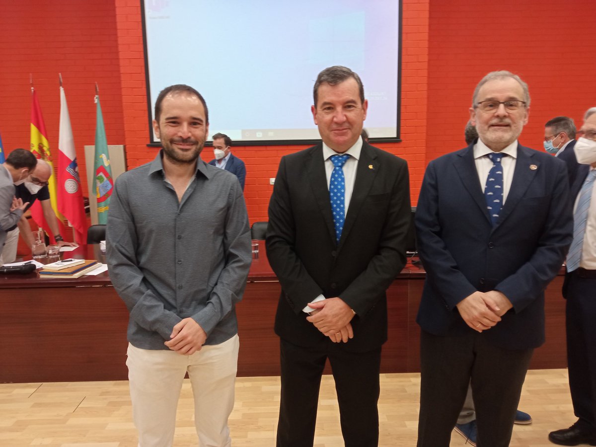 DGarciaSaiz's tweet photo. Hoy toma posesión como Catedrático @juliopascualg. Gran médico y profesor, con un currículo excepcional. Muy orgulloso, era algo largamente esperado y muy merecido. ¡Enhorabuena! @unican https://t.co/5pbFSFKLiB