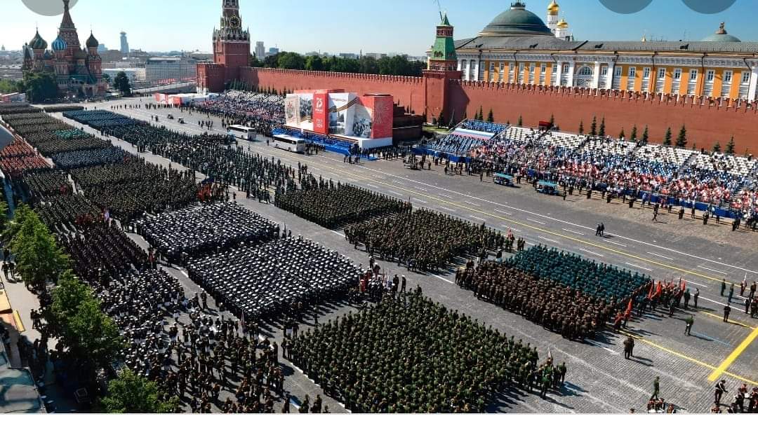 litelin's tweet image. 🇧🇻 Some celebrates with tanks, weapons and military parades, others celebrates freedom and independence with flags, singing children and ice-cream! I'm glad I live in Norway! 
Happy Constitution Day, #Norway! 🇧🇻