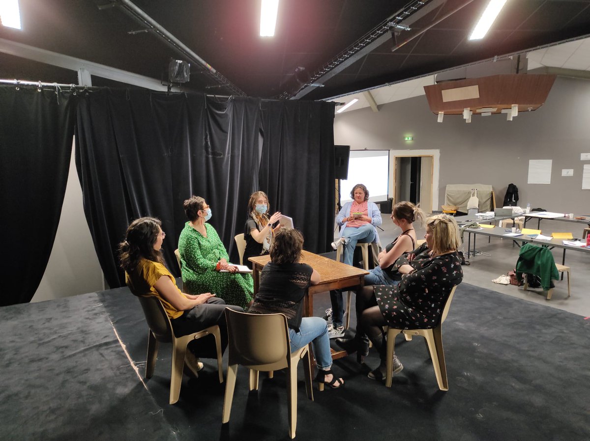 ➡️ J2 - Formation sur les #DémarchesCommunautairesenSanté. Au programme la #participation, de quoi parle-t-on ? Mise en pratique via des outils d'animation : débat mouvant/ théâtralisé, brainstorming sur les cailloux-pépites-canifs de la participation (freins,leviers,changements)