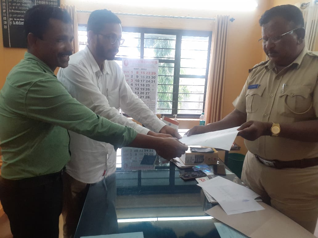 nasir_pfi's tweet photo. Popular Front has filed complaint against Bajrangdal for organising #IllegalArmsTraining at Kodagu, We believe .@DgpKarnataka will take necessary action and ensure all these illegal activities are prevented in coming days to keep the state safe from terror activities. https://t.co/QCvIo7pQiF