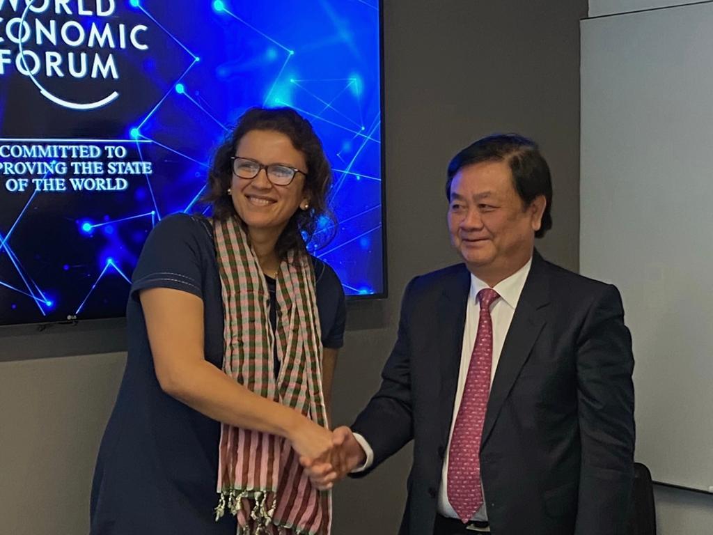 Discussing Viet Nam's action plan to support #farmers  to lead transition to #NetZero and green growth using the exponential power of #innovation W/ Mr. Le Minh Hoan, MARD Minister, and Tania Strauss, Head, Strategy, Global Projects, Food Systems Initiative #FoodSystems #wef22