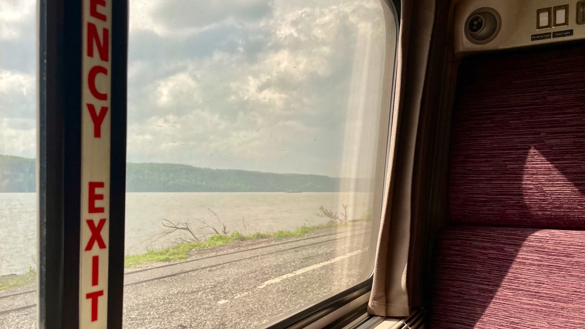 AndreasWiede's tweet photo. I’m lucky: my #roomette cabin in the #Viewliner sleeper is on the “Hudson side” as we travel northwards on board @Amtrak’s 🇺🇸 #LakeShoreLimited out of New York on the way to #Chicago. Wonderful views! https://t.co/BddzrQPORT