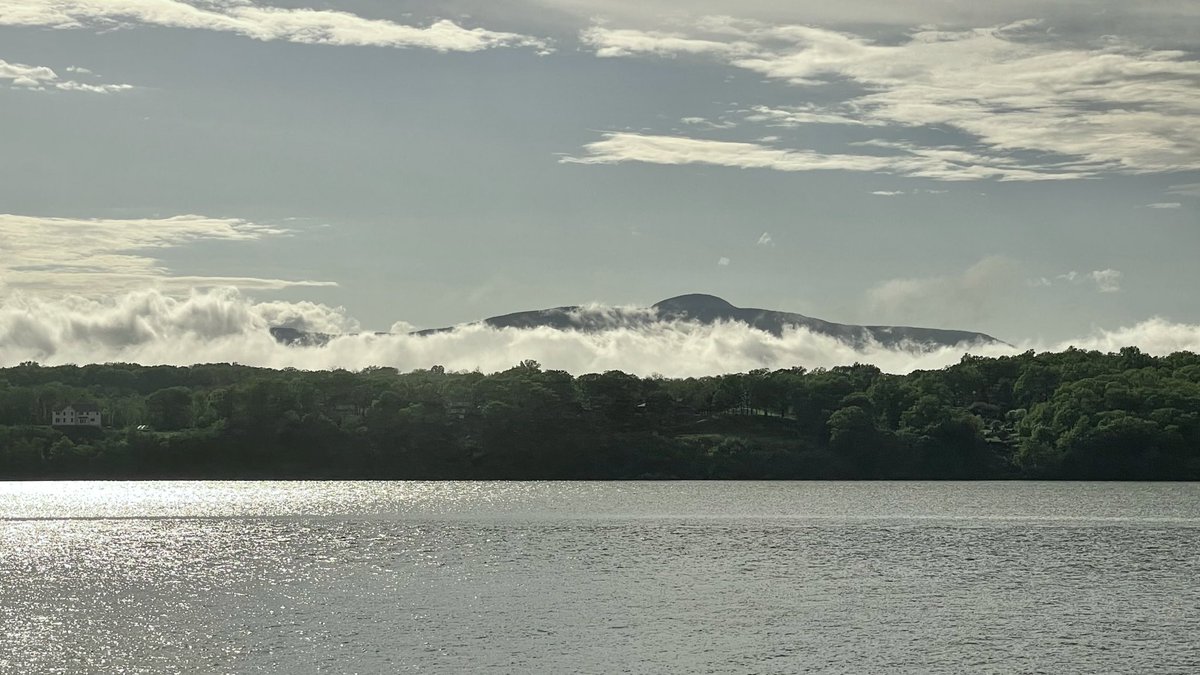 AndreasWiede's tweet photo. I’m lucky: my #roomette cabin in the #Viewliner sleeper is on the “Hudson side” as we travel northwards on board @Amtrak’s 🇺🇸 #LakeShoreLimited out of New York on the way to #Chicago. Wonderful views! https://t.co/BddzrQPORT