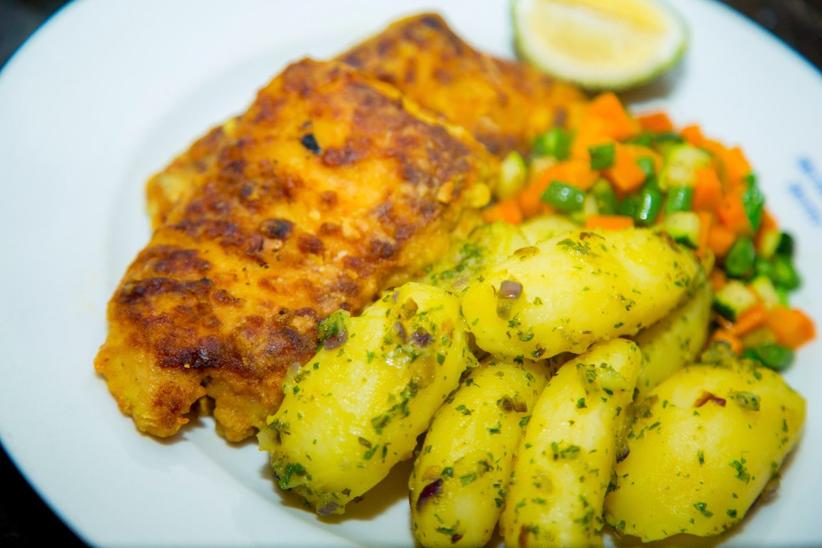MetropoleHotel2's tweet photo. You like your food with meat or veggies, worry not for our restaurants here will serve you the best of either continental or local dishes.
Come stay with us and enjoy this experience.
#Metropole #Hotel #Kampala #Uganda #foodie https://t.co/7HhGe0EVkC