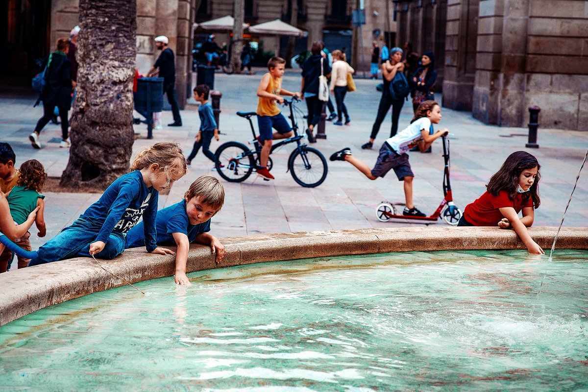 Sergi_Bernal's tweet photo. Això va ser la plaça Reial.  Que ningú ho oblidi.

@PlacaLife https://t.co/sJSd49TggR