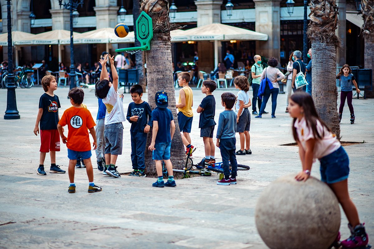 Sergi_Bernal's tweet photo. Això va ser la plaça Reial.  Que ningú ho oblidi.

@PlacaLife https://t.co/sJSd49TggR