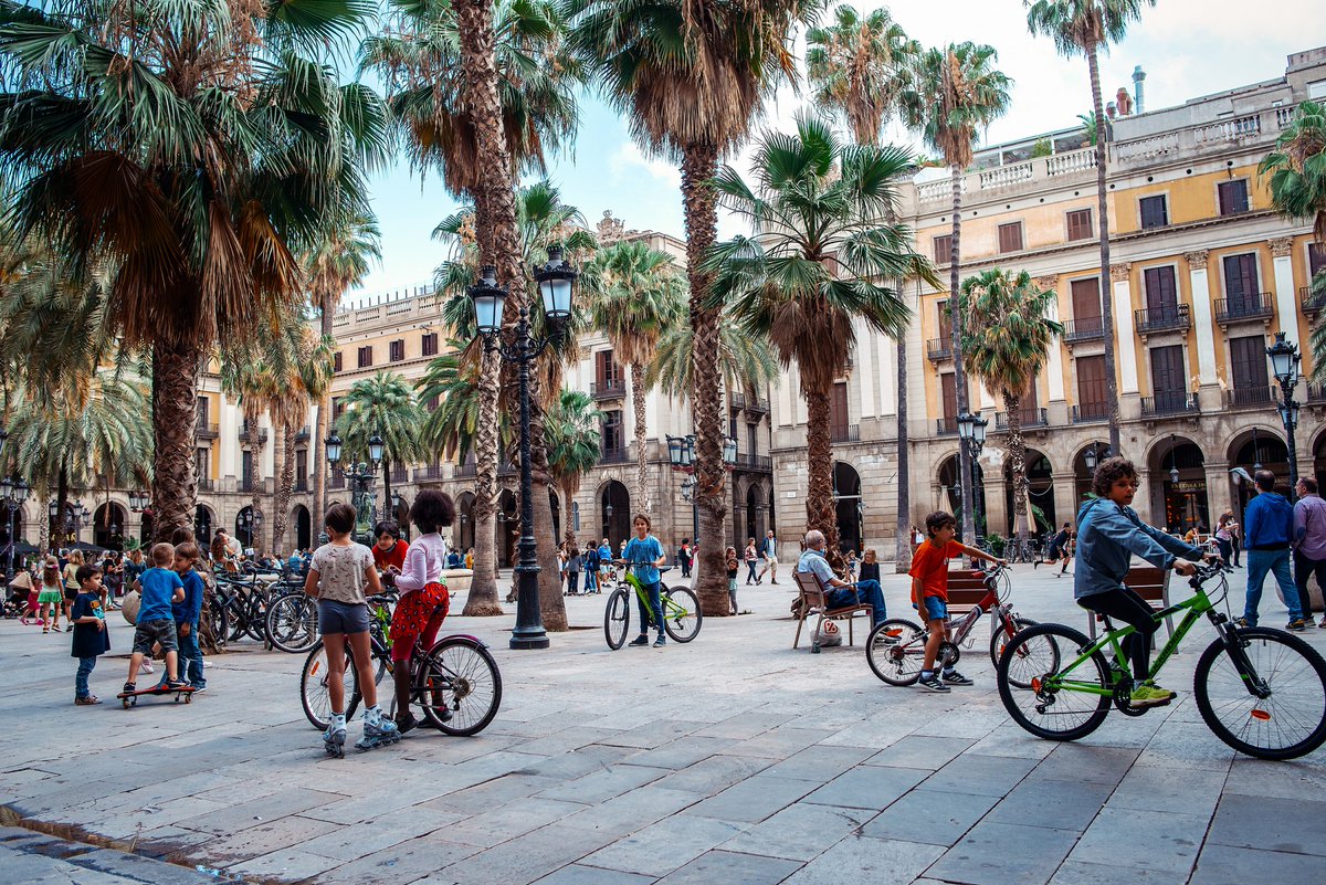 Això va ser la plaça Reial.  Que ningú ho oblidi.

<a href="/PlacaLife/">Veïns de la Plaça Reial</a>