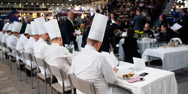 Odotettu Gastro Helsinki 18.-20.5.! 
Kolme kovaa tärppiä torstaille 19.5.:
🔪 10-15 Mestarikoulun jännittävä finaalipäivä
🍸 11.30 Drinkki 2030 - juomisen huominen -puheenvuoro 
🍽️ 12.00 Kuuma paneelikeskustelu: Keskustelua siitä, mistä alalla pitäisi keskustella
#gastrohelsinki