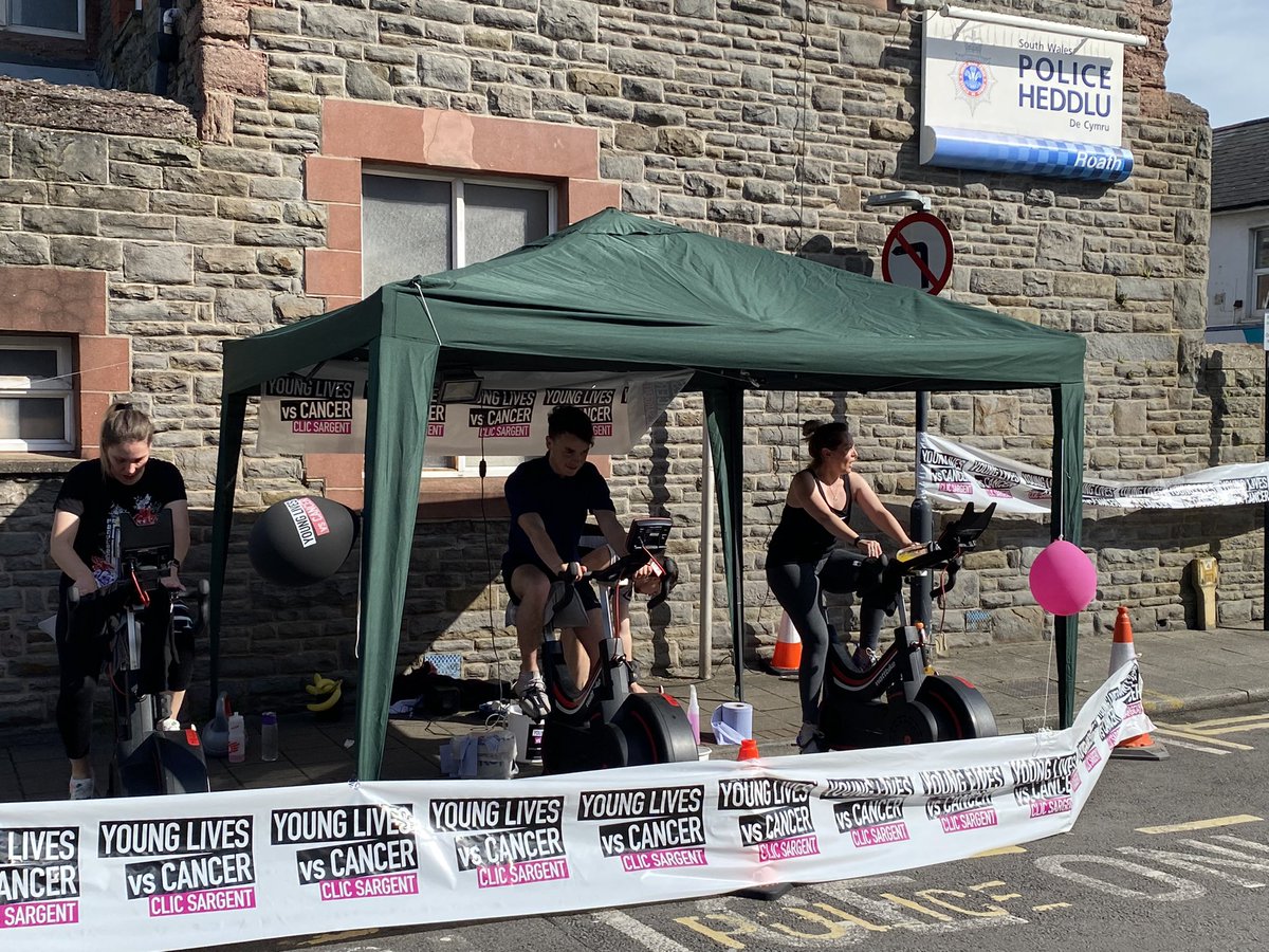 InspGHughes's tweet photo. More help arrived and we’re getting closer and closer to our goal of a combined 1000 miles.

Everyone’s generosity is overwhelming, donations continue to grow, and then @Cara_Ra_Ra bringing cakes and cookies to help with energy levels!! 👏👏

https://t.co/O0gWOmsAFm

@WAWZERS https://t.co/xNXIJx4ByE