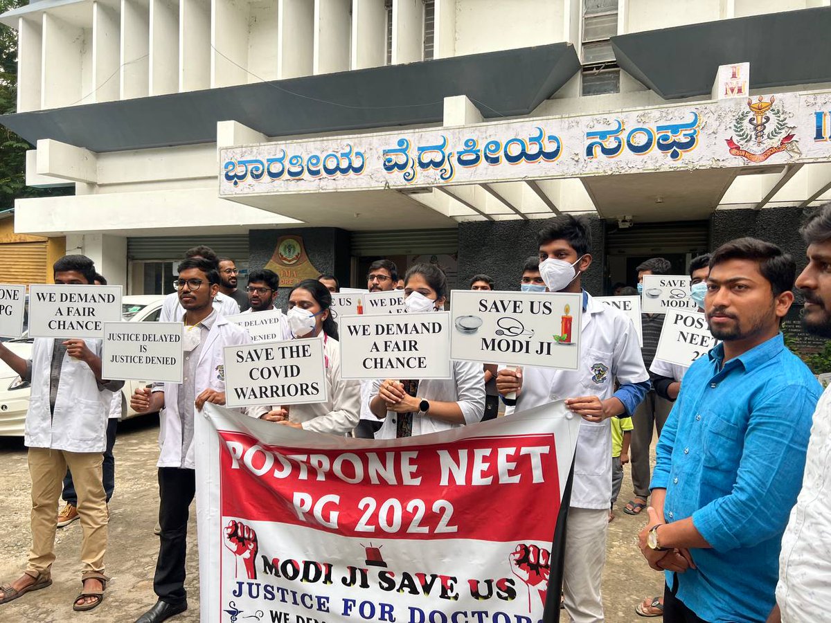 dentodontics's tweet photo. #Bangalore #NEETPG2022 Aspirants Today Extended there support 💪 for PAN INDIA STRIKE to demands of 
#POSTPONENEETPG2022 
#POSTPONENEETPG_MODIJl 
Thank you Dr Shriya Yadav &amp; Other Aspirants for supporting protest 
@mansukhmandviya @ABVPVoice @Swamy39 @nidhitripathi92 @PMOIndia https://t.co/F7aSAriURp
