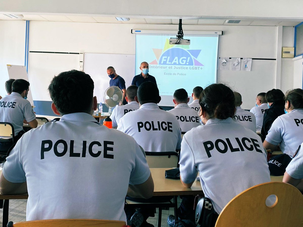 [#17Mai] 🏳️‍🌈 C'est la journée contre l'#homophobie et la #transphobie. La #PoliceNationale agit en formant les policiers à la prise en charge de ces discriminations. Merci à <a href="/flagasso/">FLAG!</a> pour ses actions de sensibilisation partout en France auprès des personnels #LGBT #IDAHOT2022