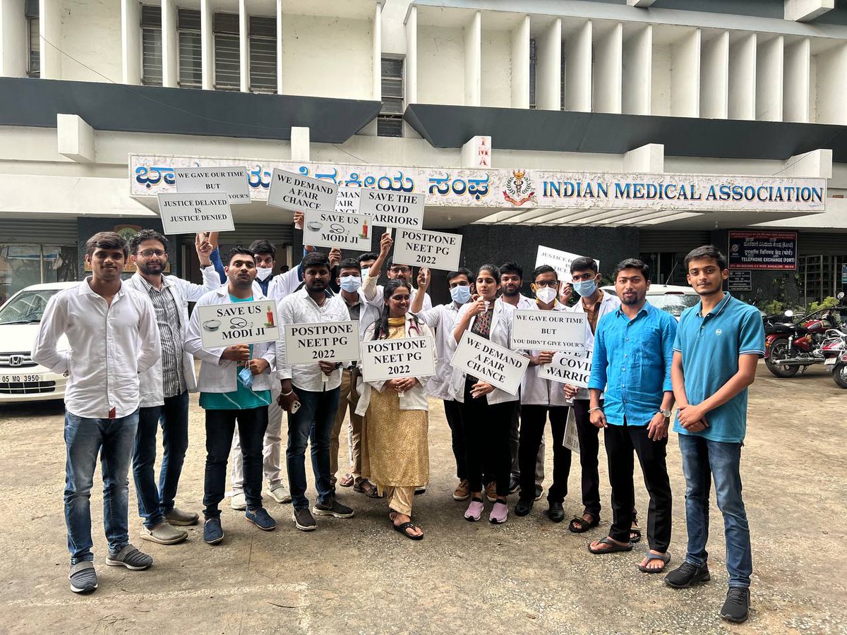 dentodontics's tweet photo. #Bangalore #NEETPG2022 Aspirants Today Extended there support 💪 for PAN INDIA STRIKE to demands of 
#POSTPONENEETPG2022 
#POSTPONENEETPG_MODIJl 
Thank you Dr Shriya Yadav &amp; Other Aspirants for supporting protest 
@mansukhmandviya @ABVPVoice @Swamy39 @nidhitripathi92 @PMOIndia https://t.co/F7aSAriURp