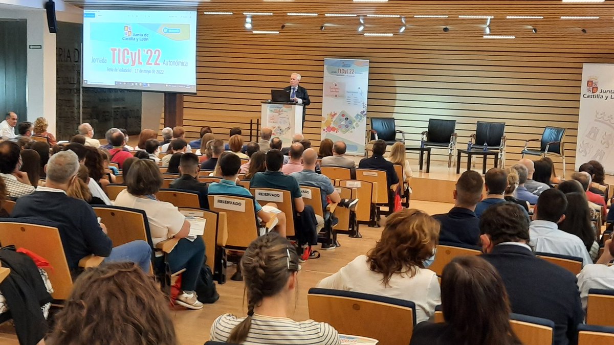 dgpxxi's tweet photo. Inaugura la jornada TICyL'22 en el #ddi2022 el Director General de Innovación y formación de @educacyl Luis Domingo González  Nuñez
#PIE #PSCD #secontic 
✅️ https://t.co/mQQIdu3mf4 https://t.co/aaRzSRftTw