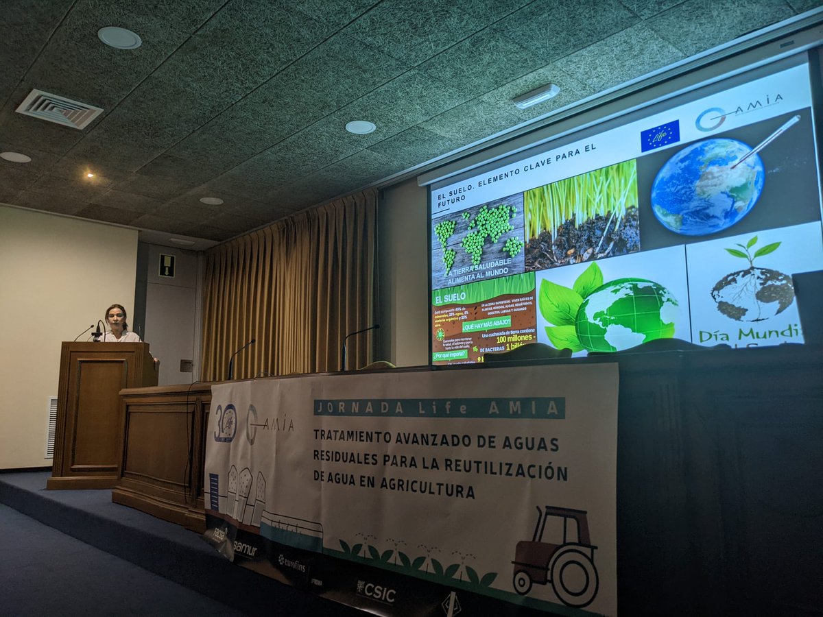 LifeAmia's tweet photo. Cierra las presentaciones de @LifeAmia nuestra compañera Lola Coll de @CEBAS_CSIC hablando de la importancia del aporte de materia orgánica, agua y nutrientes que podemos revalorizar a partir del proceso AMIA y cómo puede estimular el crecimiento de cultivos 🍅🥬🍋 https://t.co/hf0TDn82dx
