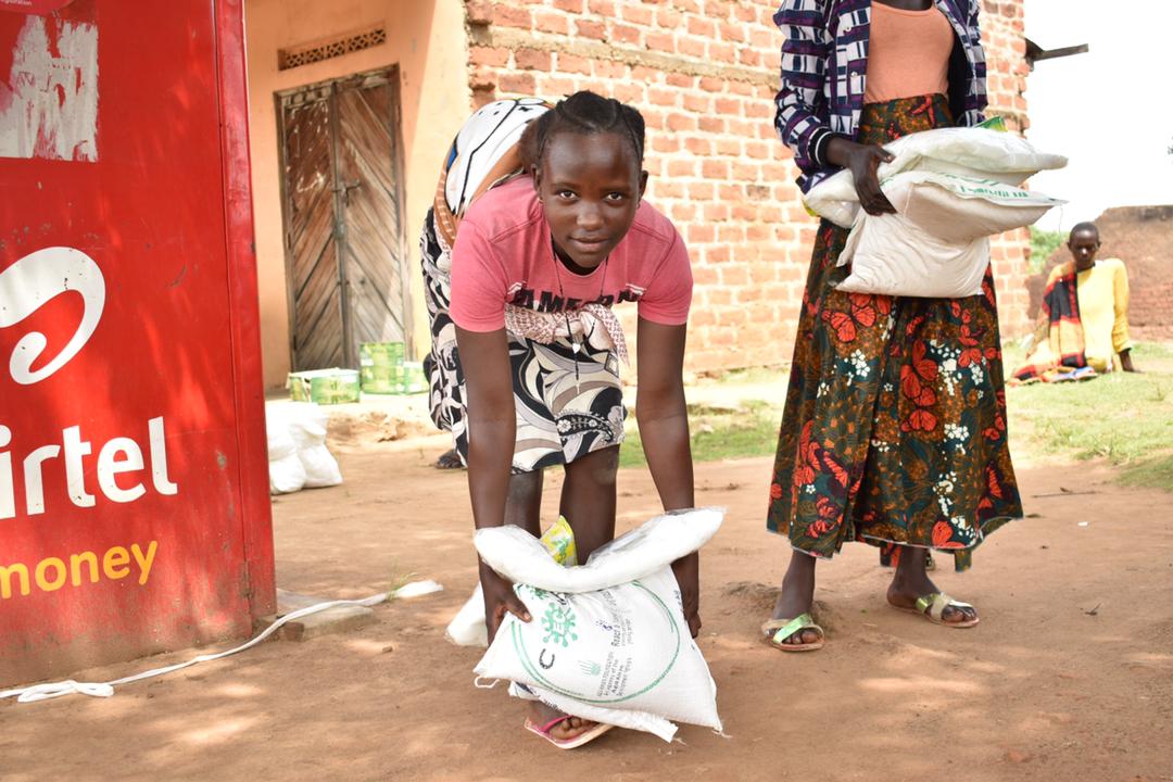 Reaching out to the teen mothers and pregnant girls in Yivu Village, Arua with relief support items like posho, beans, rice, mosquito nets and mama kits to help them in these hard times that came as a result of COVID-19. <a href="/reachahand/">Reach A Hand Uganda</a>
#Response2CovidUg