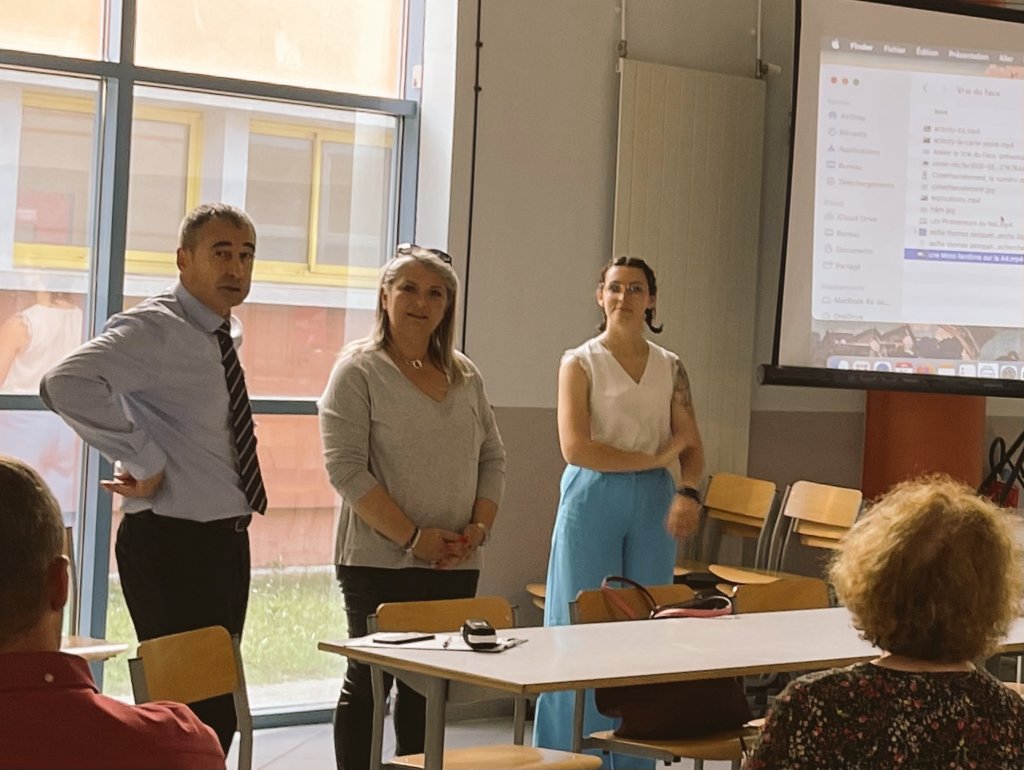 acti_city's tweet photo. info jeunes aude
'Les dangers des réseaux sociaux", présentation de l'atelier "Le Vrai du Faux" auprès des parents d'élèves du collège de Bram, à l'initiative du Proviseur Mr Bousquet.
Un moment d'échanges riche d'expériences et d'outils de repérage des Fake news @crijoccitanie https://t.co/6WMdX424oS