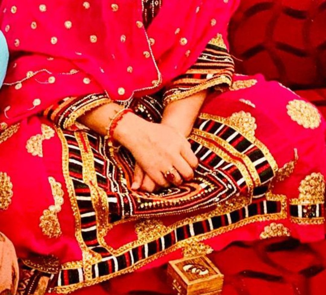 BalochSaful's tweet photo. من تو شدم تو من شدی، من تن شدم تو جان شدی
تا کس نہ گوید بعد ازیں من دیگرم تو دیگری

امیر خسرو- https://t.co/Rqrzwl4SRD