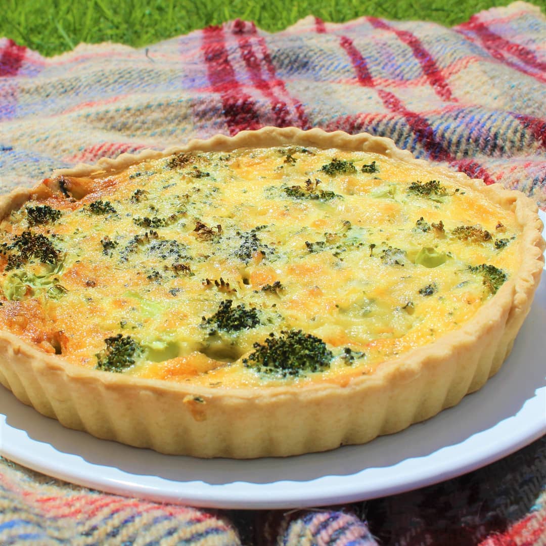 TheSunshineBake's tweet photo. All this lovely summery weather is perfect for a picnic! What's your favourite picnic treat? 
☀️☀️☀️ https://t.co/oSn1HWtCv1