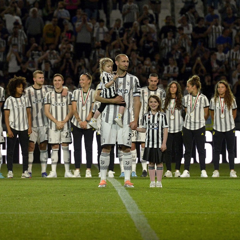 juventusfc's tweet photo. 𝔾𝕚𝕠𝕣𝕘𝕚𝕠 𝕋𝕙𝕖 𝔾𝕣𝕖𝕒𝕥 ⚪️⚫️

#THEGR3ATCHIELLO