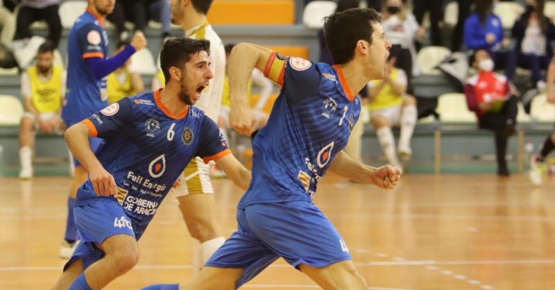 LNFS's tweet photo. 👨‍🎤 @ColoColoZaragoz crece al son de sus ‘viejos rockeros’

📈 La conclusión de la Segunda División ha ratificado el paso adelante del equipo

#LNFS #LigaFutsalProfesional