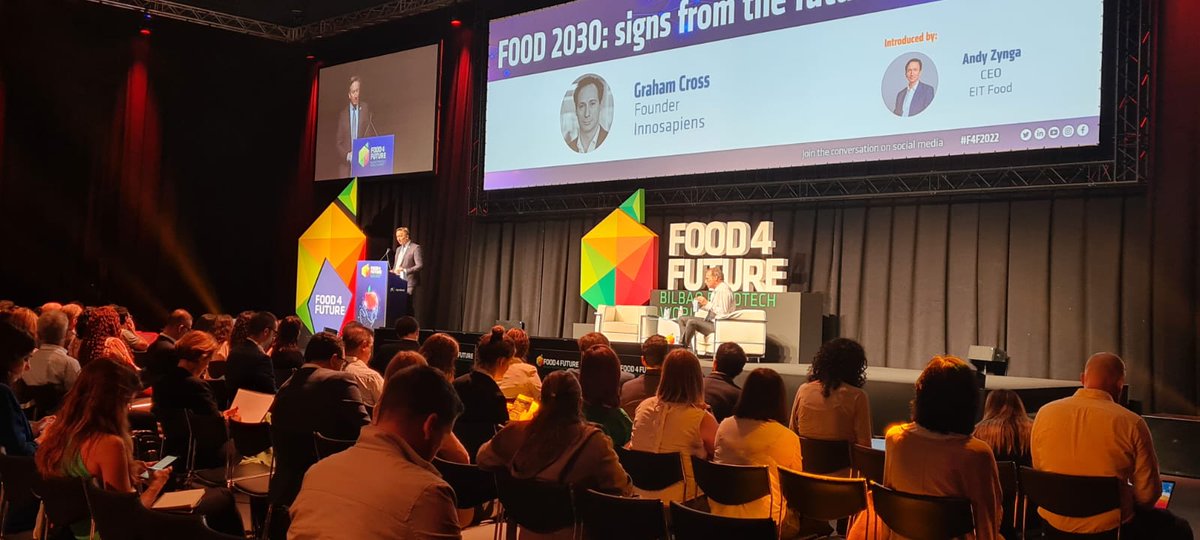 Andy Zynga de CEO <a href="/EITFood/">EIT Food</a>  FOOD presentando a Graham Cross, Founder en Innosapiens en #F4F2022