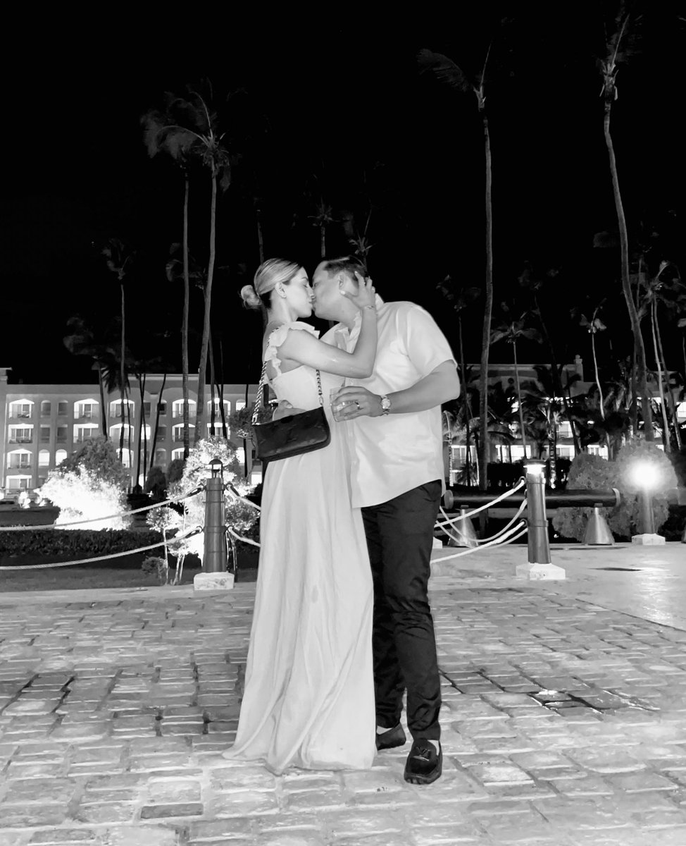 adyduarte's tweet photo. La mejor luna de miel 🌙 🍯 
Pero como extrañe a mi bebesito ya porfinn mañana 🥹😍 https://t.co/9LVm9vAuUY