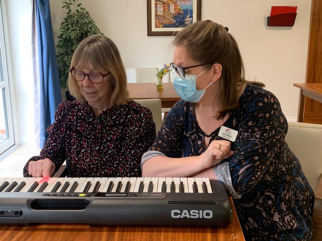 CasioMusicUK's tweet photo. This #DementiaActionWeek, Casio Music want to highlight the positive impact that music can have on those living with dementia and their symptoms through their work on the #LightUpMyLife campaign in collaboration with @MusicforDemUK and @yourMHA. https://t.co/Q0sbPNy50T