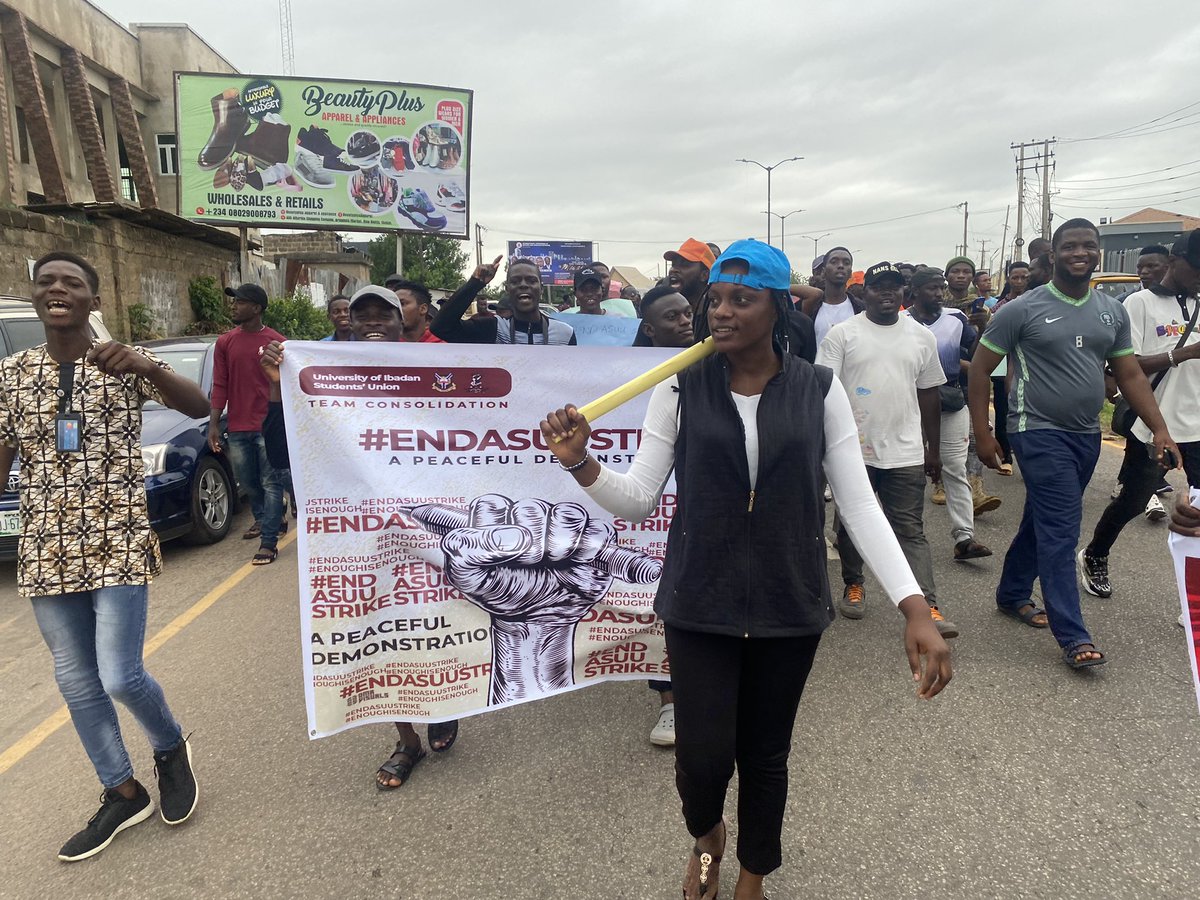 studentsunionui's tweet photo. #EndASUUStrike PROTEST ONGOING IN IBADAN🔥🔥🔥 https://t.co/9Dt28BZuOy