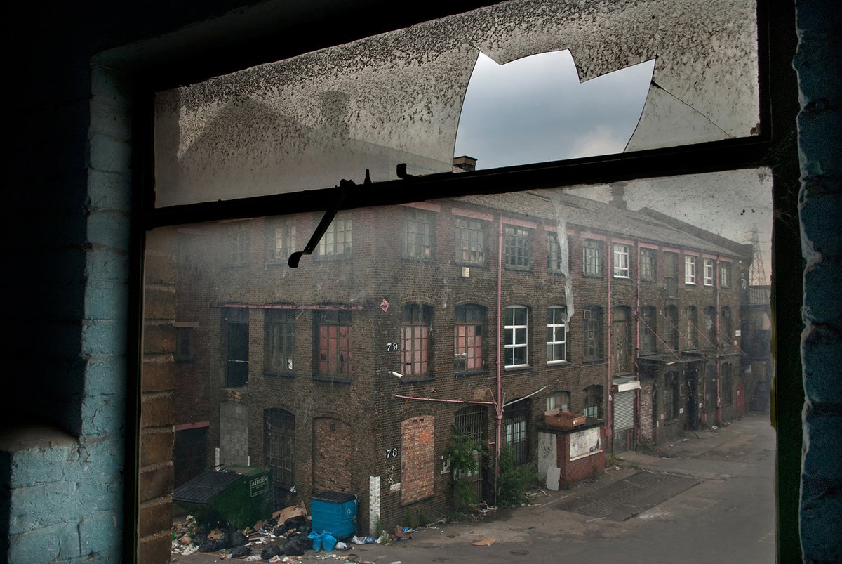 Fistful of Books (@fistfulofbooks1) on Twitter photo From 'Before The Blue Wall' by <a href="/HomerSykes/">Homer Sykes</a> - out now from Fistful of Books.
Homer documents the area of East London that would become the London Olympic Park.
Kings Yard, Carpenters Road, Stratford.
56 pages
200 x 296mm
Edition of 150
fistfulofbooks.com/product/before… From 'Before The Blue Wall' by <a href="/HomerSykes/">Homer Sykes</a> - out now from Fistful of Books.
Homer documents the area of East London that would become the London Olympic Park.
Kings Yard, Carpenters Road, Stratford.
56 pages
200 x 296mm
Edition of 150
fistfulofbooks.com/product/before…