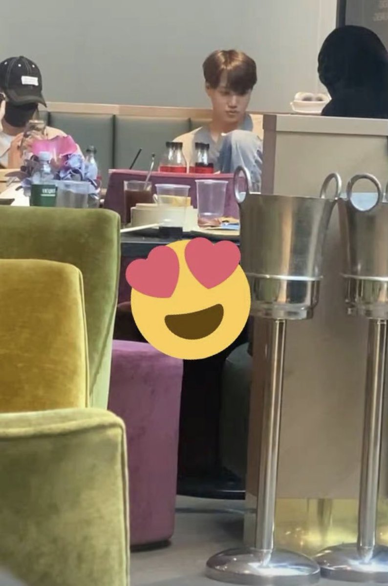 GUCClKAl's tweet photo. pinoy talaga si jongin https://t.co/97zSHQZtmT