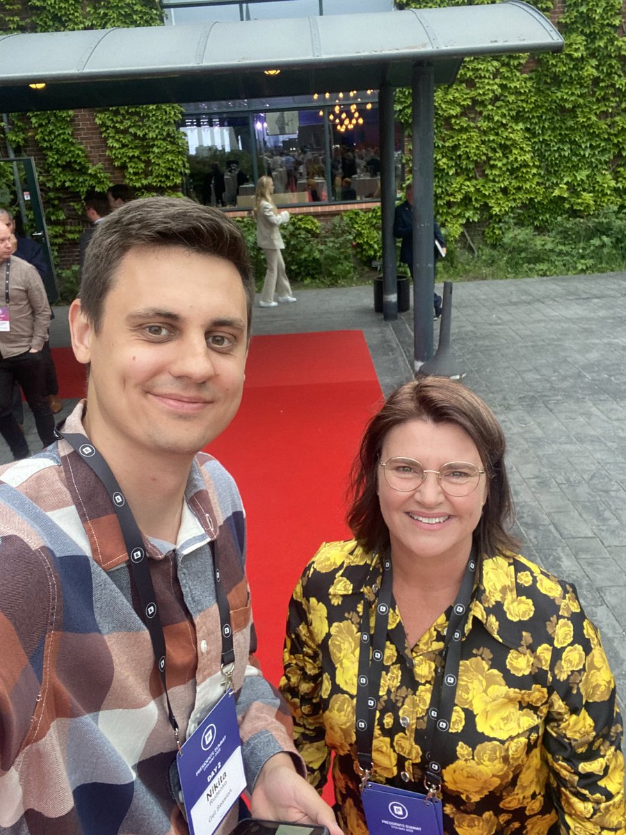 PernilleBrun's tweet photo. A little bit of fuel for the fire 🔥- all speakers at @PresidentsSmt talk about new ways of working, leading, organizing ourselves - and asking more questions. So, what are we waiting for? #futureofwork #selfmanagement #businesscoaching @sessioncoaching https://t.co/vCtOyFVnWL