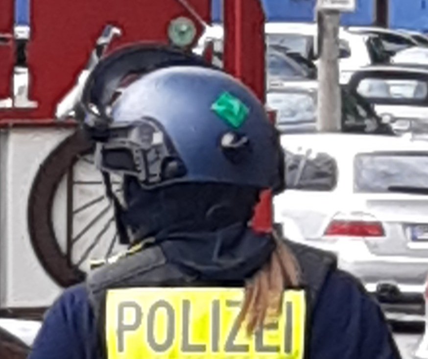 Spannend auch die "neuen" Helme der 34. Ehu. Kompakter als die alten. <a href="/pm_cheung/">PM Cheung 🦋</a> weiss bestimmt was das für welche sind?