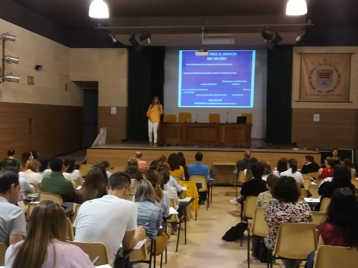 Todas las coordinadoras y coordinadores de Igualdad de los centros educativos de la zona cep <a href="/ceppriegomonti/">CEP Priego Montilla</a> formándonos sobre los recursos ofrecidos por el IAM y escuchando a compañeros y compañeras de nuestra zona con propuestas didácticas de éxito en Igualdad. <a href="/Cordobaconvive/">Gabinete Convivencia Escolar e Igualdad</a>