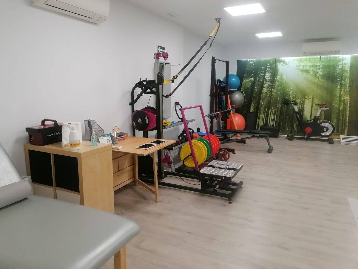 equilibriumsvq's tweet photo. Te esperamos para ayudarte a lograr tu bienestar.
Contamos con el material humano (que es el más importante) y de herramientas necesarias para tu tratamiento.
#centroequilibrium #sevilla #fisioterapia #medicina #ejercicioclinico #alterg #iskra #hit #epte https://t.co/sfJ4oowyQK