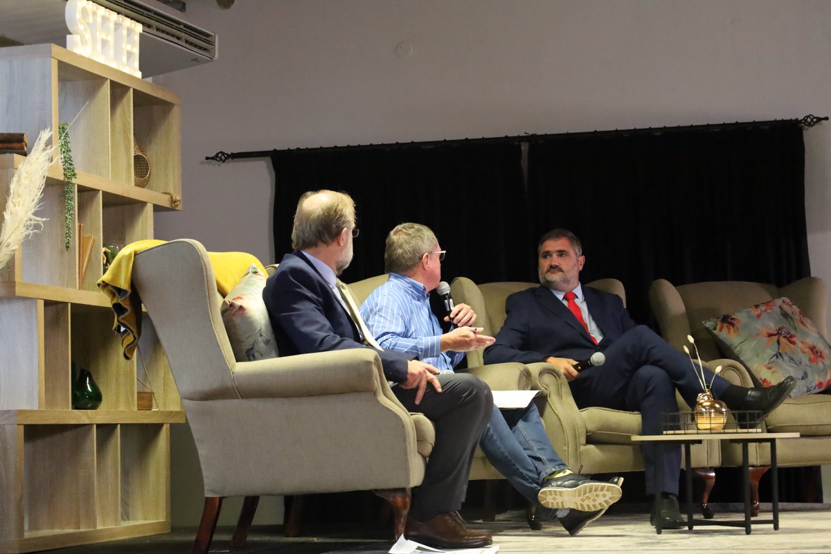 Ons wil ons kinders grootmaak waar hulle kan woon en werk en leef en laat leef. Om dit te kan doen, moet ons ons gemeenskappe ontwikkel, bou en bewaar #HelpendeHand #Simposium2022 #Gemeenskapsontwikkeling #HelpendeHandGemeenskappe <a href="/solidariteit/">Solidariteit</a> <a href="/ReneRouxSHH/">Solhelpendehand</a> <a href="/SolidariDirk/">Dirk Hermann</a>