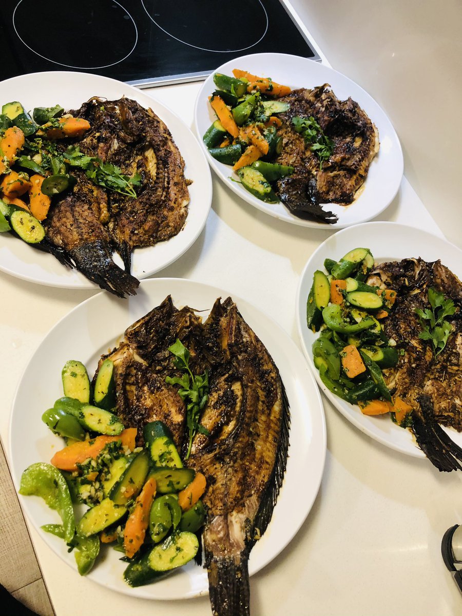 KIYK_zm's tweet photo. Grilled garlic and herb soy fish served with a medley of veggies sautéed in olive oil. Who said healthy had to be boring?  
#KateInYourKitchen #ChiloliThatWentToPrivateSchool #HealthyMeals #LacomidaEsAmor https://t.co/HWtvZ1UYuL