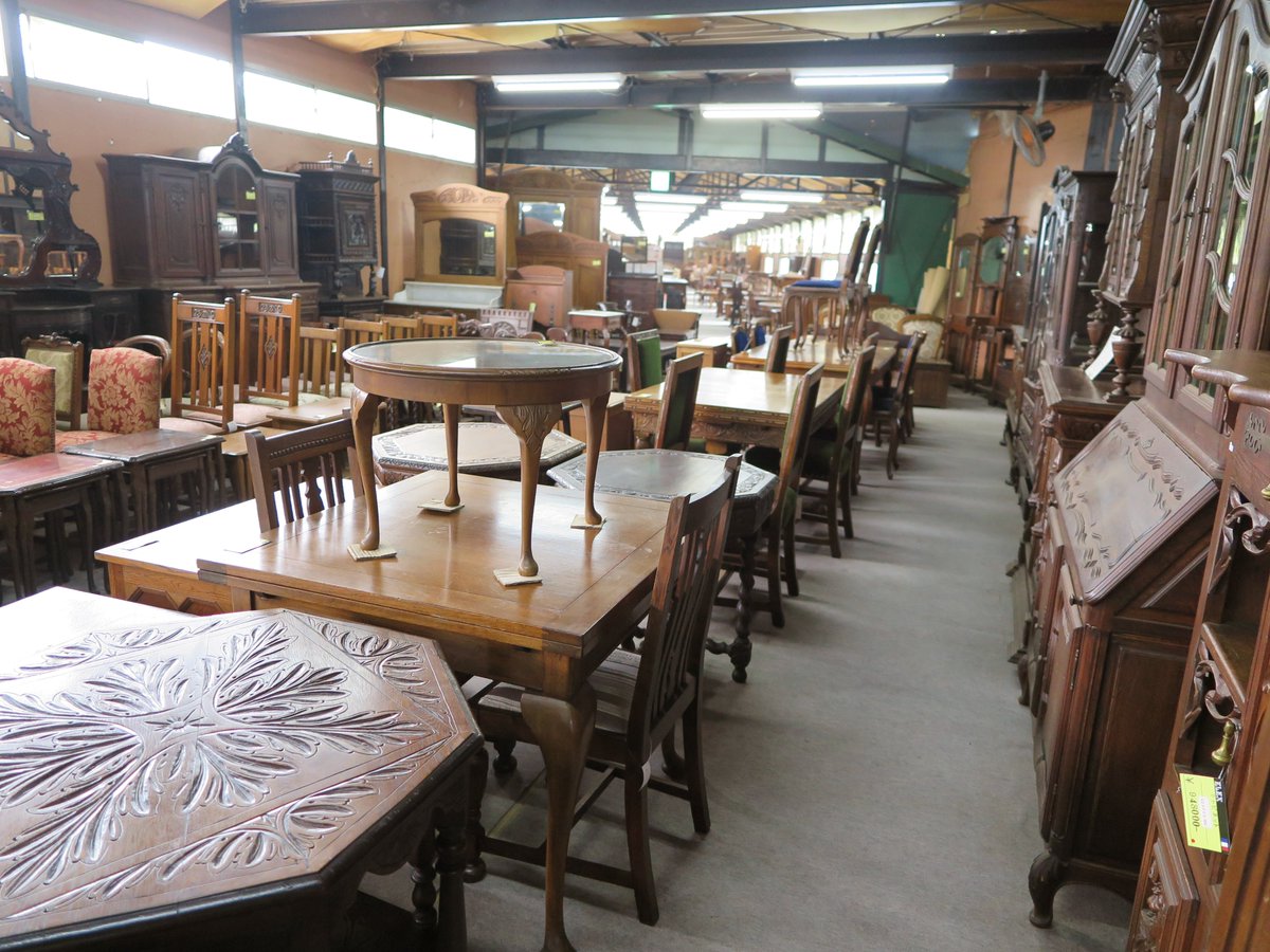 FLEX_Antiques's tweet photo. イギリスアンティーク家具入荷しました！サイドボードやブックケースなどの収納家具がたくさん。先月入荷分と合わせて、お気に入りを見つける好機です。ぜひ店頭にお越し下さい。 #アンティークフレックス #アンティーク家具 #信楽  #滋賀 #インテリア https://t.co/Oh1G9yp2Yo