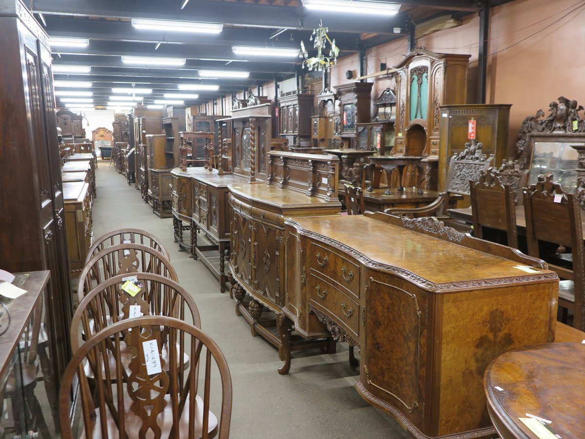 FLEX_Antiques's tweet photo. イギリスアンティーク家具入荷しました！サイドボードやブックケースなどの収納家具がたくさん。先月入荷分と合わせて、お気に入りを見つける好機です。ぜひ店頭にお越し下さい。 #アンティークフレックス #アンティーク家具 #信楽  #滋賀 #インテリア https://t.co/Oh1G9yp2Yo