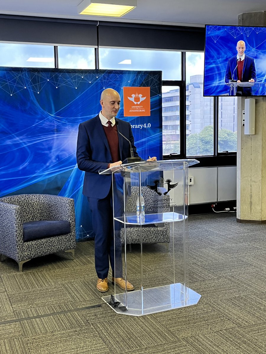 #UJLibraryIntConf2022 Session 2 is facilitated by Wikus van Zyl #UJPress and covers talks on the role of the #Libraries in the world of #OpenAccess #OA