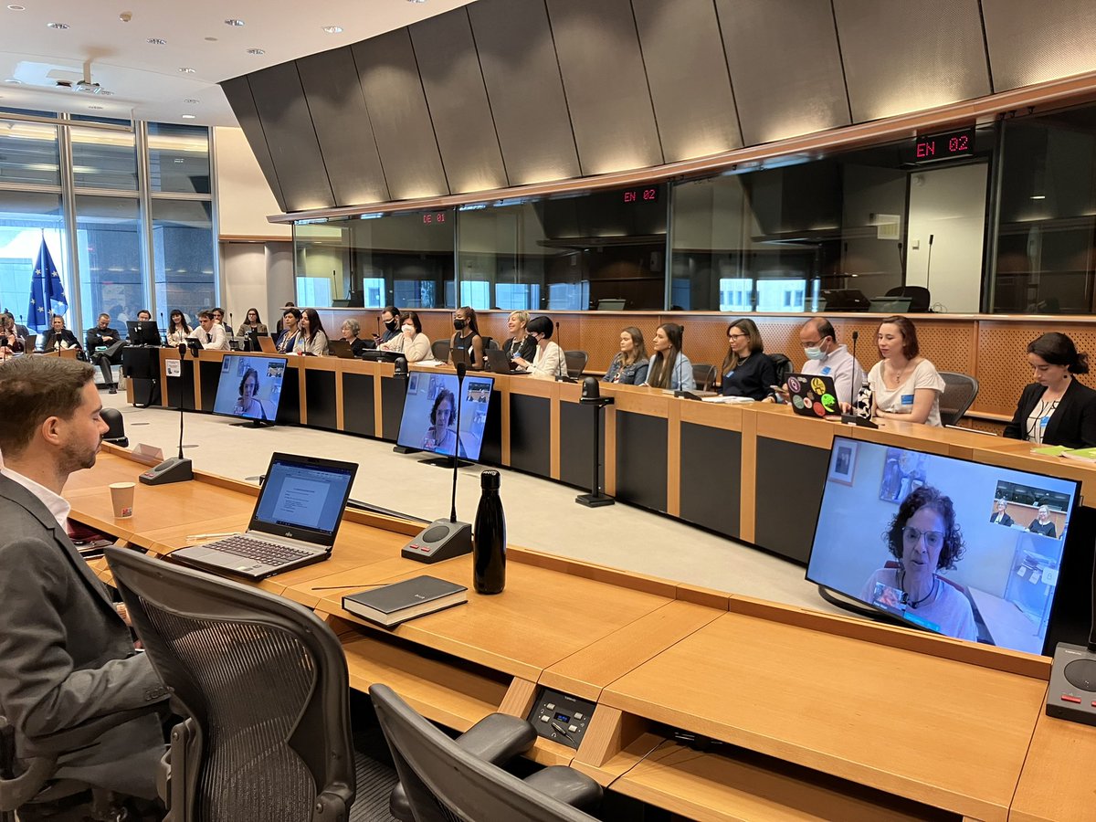EAEA2020's tweet photo. A new conceptual framework developed by
@EU_ScienceHub highlights the need for shared values to build cultural diversity, says Clara Centano at the #lllInterestgroup meeting on #values @Europarl_EN calling for more recognition of non-formal #learning @lllplatform https://t.co/OpavKZeVpz