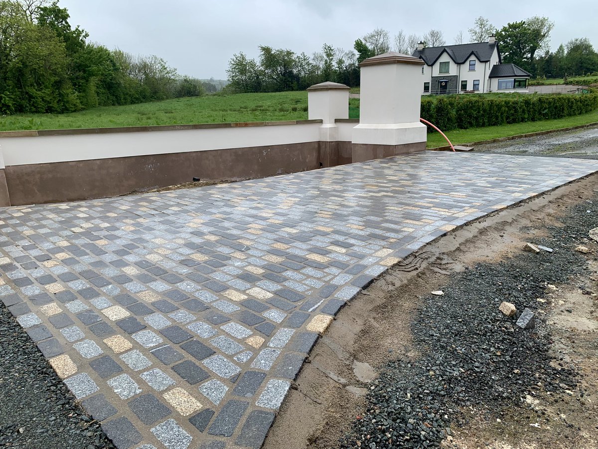 CASTLEPAVING tweet media
