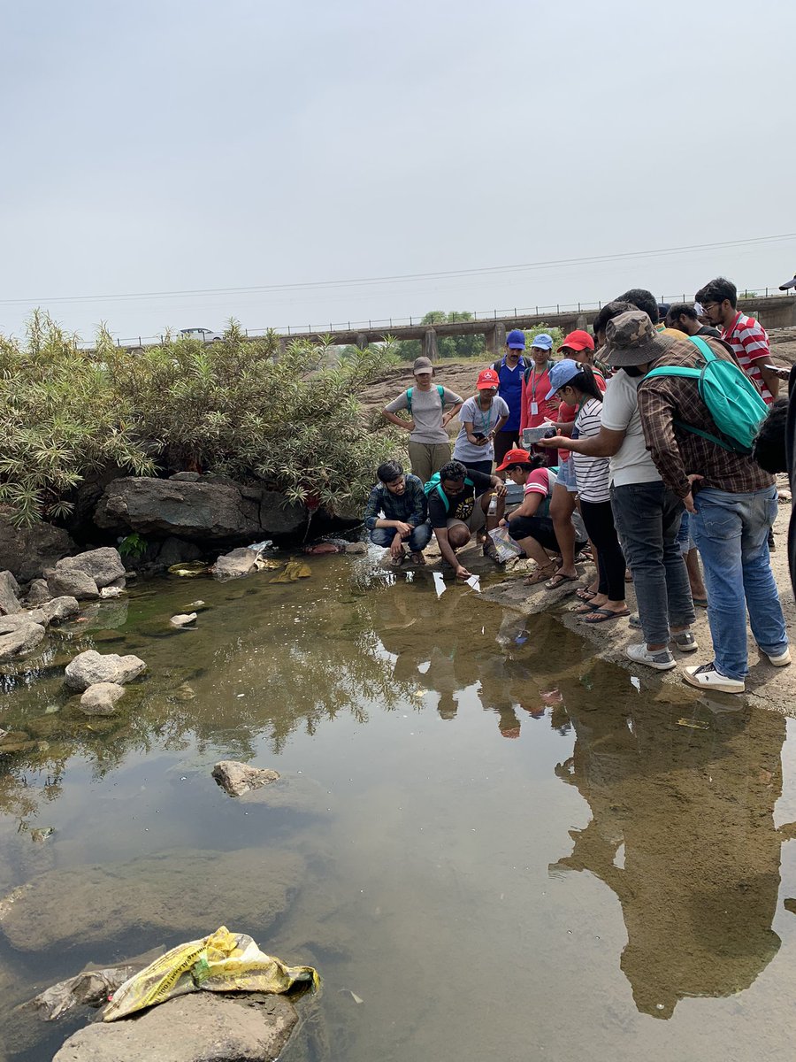 karthickbala's tweet photo. Participants looking at #diatom habitats from impacted sites of #Pune https://t.co/qwU5rYqvpD