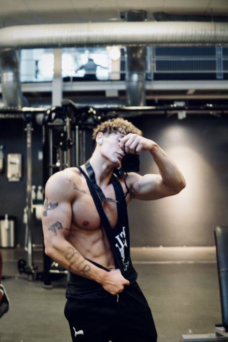 Rt if you wanna sweat with me 🤗 https://t.co/dGJqynWl7K