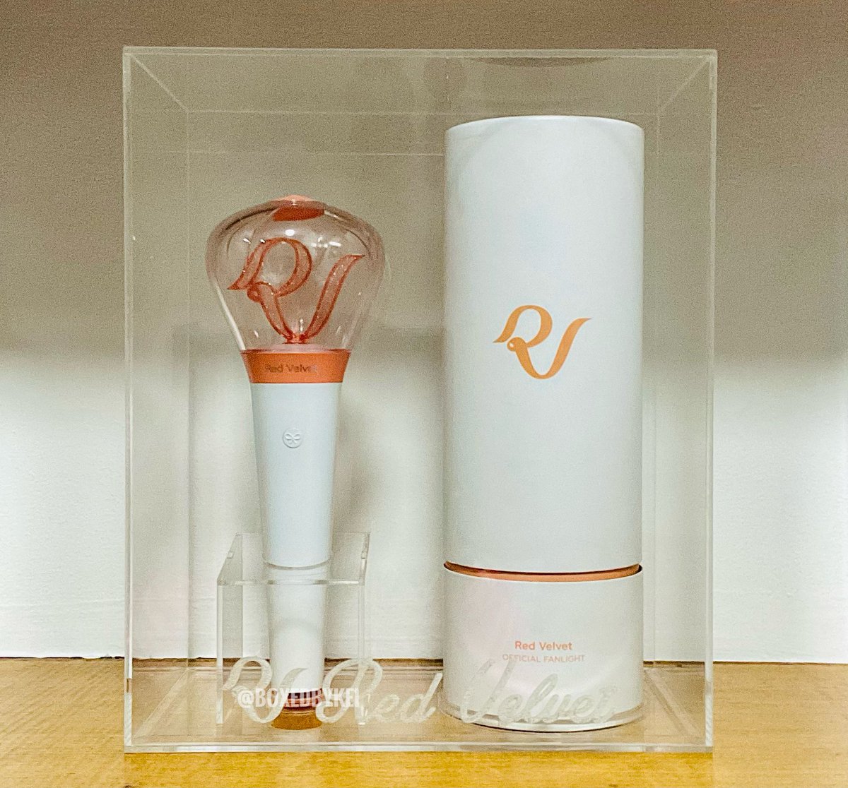 BoxedByKei's tweet photo. ‼️help rt‼️
Set case for Lightstick + Outerbox
✅ available for other lightsticks
✅ fully customizable
✅ upgradable to premium
PM for details!
#BoxedByKei #RedVelvet #Reveluv #Lightstickcase #AcrylicLightstickDisplay #LightstickDisplayCase #AcrylicLightstickBox https://t.co/S0hjgeQpjn