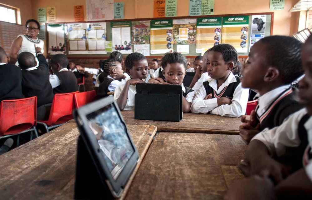 TheliftoffonGFM's tweet photo. [UP NEXT] It's 2022 and inqwaba yezikole are still teaching using the traditional method. Is this the way to go as the world is rapidly changing and adapting to the technological era? 
⏰11h20
#TECHITORLEAVEIT #TheHangout https://t.co/sGSLLks1BH