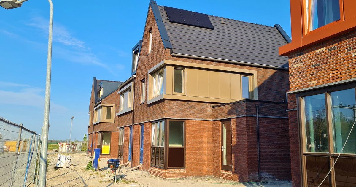 MorgoAluminium's tweet photo. #Muurafdekker #Hoogkarspel #Kader #Dakkappellen #Bekleding #Zetwerk #Dakkap #Dakrand #Muurafdekprofiel #Dakrandafwerking #Dak #Roof #Afwerking #Aluminium #Maatwerk #Gevelafwerking #Muurafdekkap #Montage #Morgo #MorgoAluminium #cladding #architecture #construction #design #facade https://t.co/ojiwJuWvkD