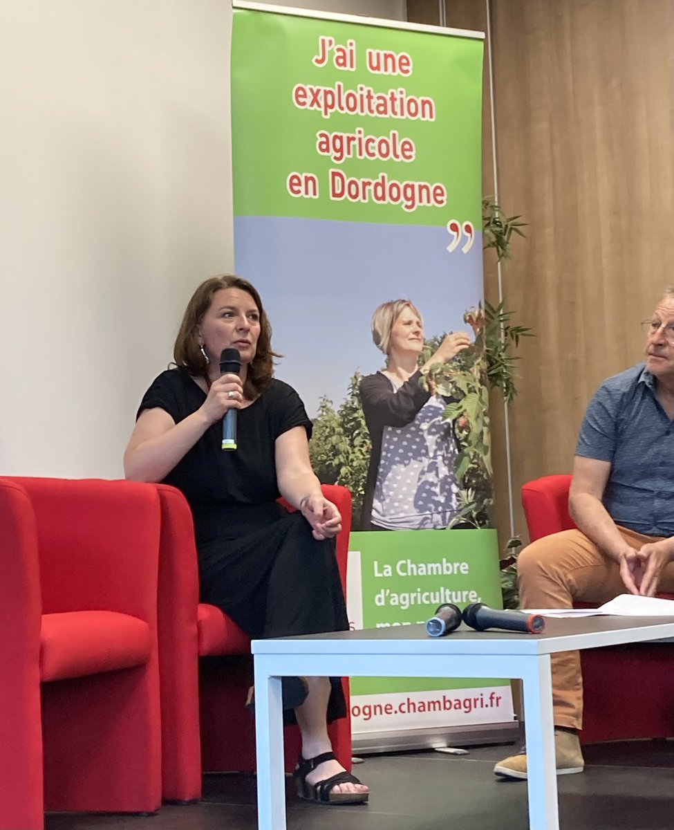 RuralFemmes's tweet photo. Séminaire final #RuralFemmes [projet @EUErasmusPlus ] pour répondre aux attentes en matière de #formations des femmes en milieu rural « 95 femmes se sont positionnées à travers un questionnaire pour exprimer leurs besoins » 💭 Sandra DUFOUR pour @Chambagri24 
@Grupo_DEX @IntiaSa https://t.co/WgzCywOa8I
