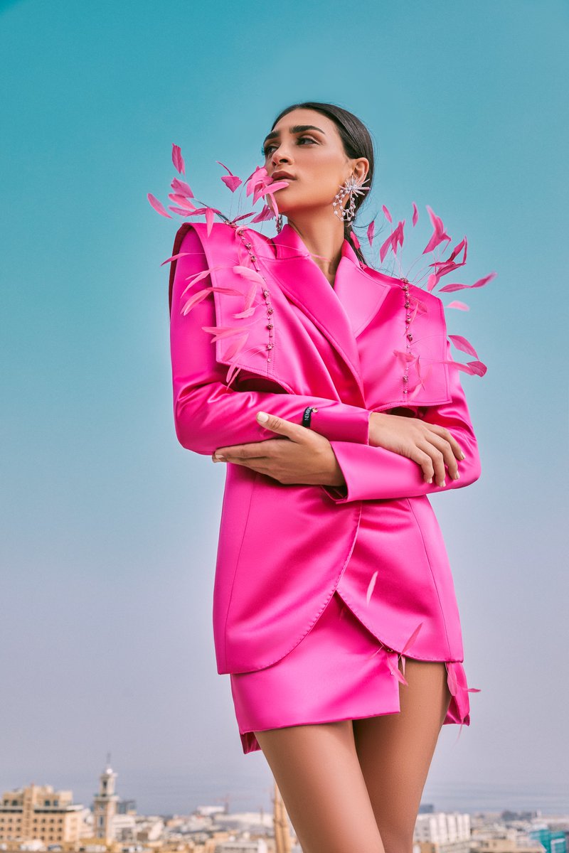 NemerSaadeWorld's tweet photo. "Narcisista" the hot pink ensemble featuring a hand-crafted corset and a blazer with Swarovski crystal gems and pink feathers. 

Color Storm | Nemer Saade SS 2022

#NemerSaade #NSss2022 #NSforHer #NemerSaadeForHer #HotPink #SuitsForWomen https://t.co/EjzGnhFpUh