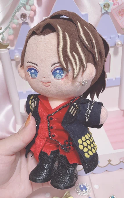 上田くんの自作ぬいできた〜!
全部手縫いだから拙い点もあるけど我ながらめちゃくちゃかわいい😂💙
BIRD LANDのバッグにすっぽり収まるサイズ✌️
今度の名古屋のライブに連れて行く〜!
#かつん手芸部 
#KATTUNLIVETOUR2022Honey 