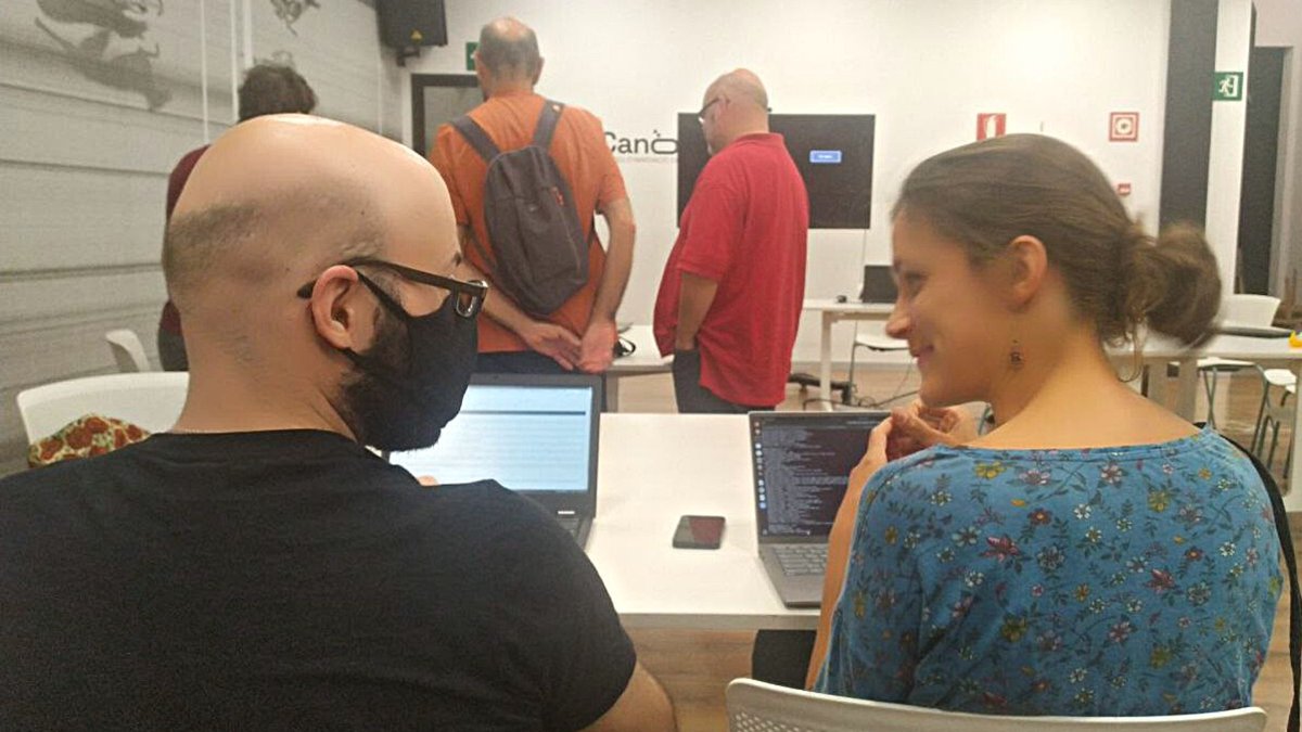 CanodromBCN's tweet photo. 🔎👁️ Passem més de mitja vida a Internet, però poc sabem de l'escrutini al què estem sotmeses.
Pel #DiadInternet i arrel el cas #Pegasus publiquem aquesta peça que alerta sobre el control ⚠️ en la nostra quotidianitat i ens dona eines per protegir-nos 🛡️
https://t.co/Cp5z5C3Q4A https://t.co/w1hNzZsRsT
